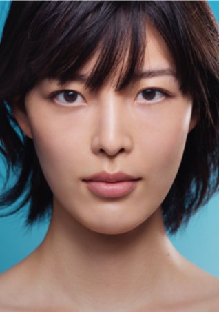 https://www.larocheposay.gr/-/media/project/loreal/brand-sites/lrp/emea/gr/lrp-model-visuals/effaclar/landing-page/serum/lrp-landing-effaclarserum-2022-sitecore-website-peolple-card1_recto-rights-end-2023-12-31.jpg