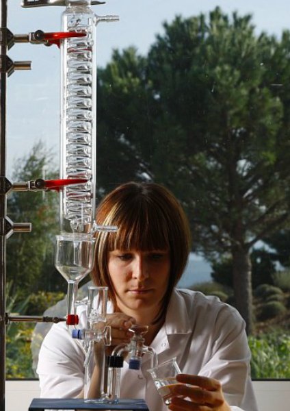 https://www.larocheposay.gr/-/media/project/loreal/brand-sites/lrp/emea/gr/simple-page/landing-page/microbiome-hub/laroche-posay-landingpage-microbiome-science-flipcard11.jpg
